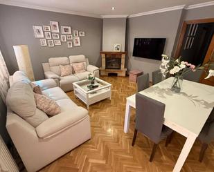 Sala d'estar de Casa adosada en venda en Salamanca Capital amb Calefacció, Parquet i Terrassa