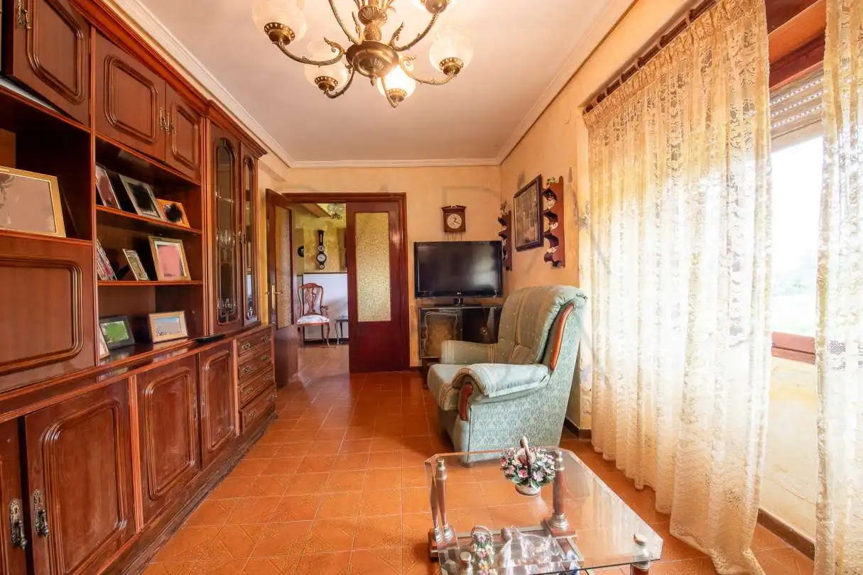 Sala d'estar de Casa o xalet en venda en Villaescusa (Cantabria)
