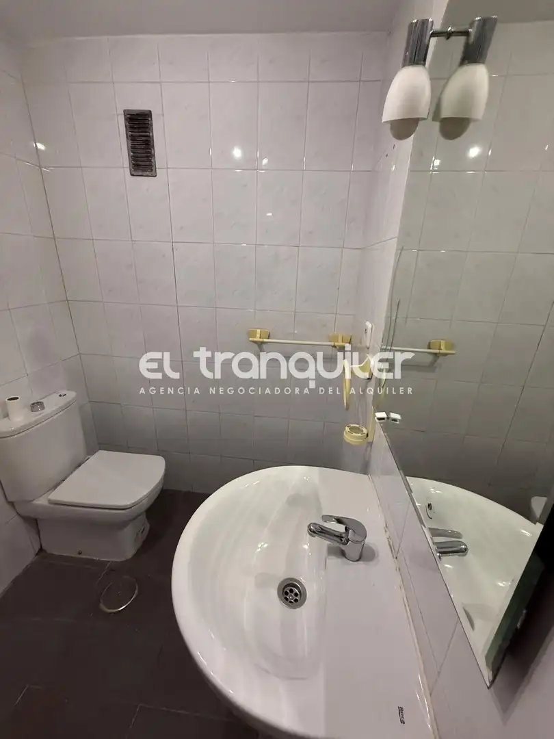 Badezimmer von Wohnung zur Miete in Madrid mit Terrasse und Waschmaschine
