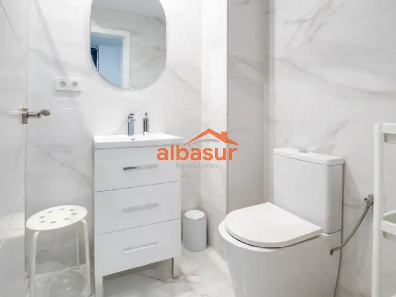 Bathroom of Flat for sale in Córdoba  with Air Conditioner, Heating and Furnished