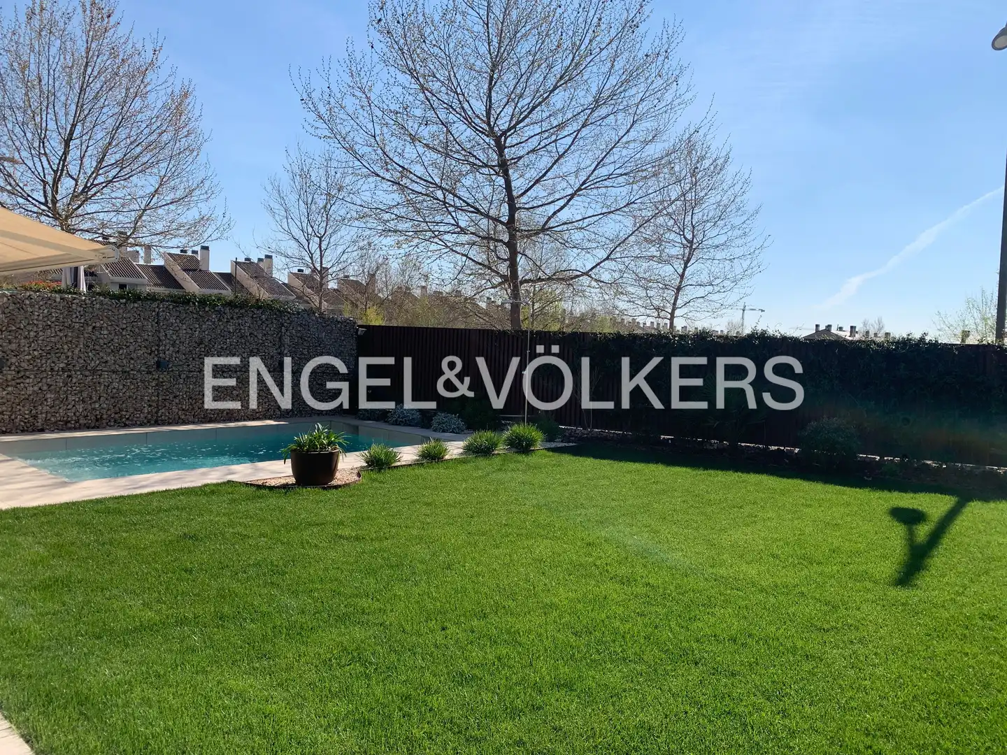 Casa adosada de alquiler en Boadilla del Monte con Aire acondicionado, Calefacción y Jardín privado