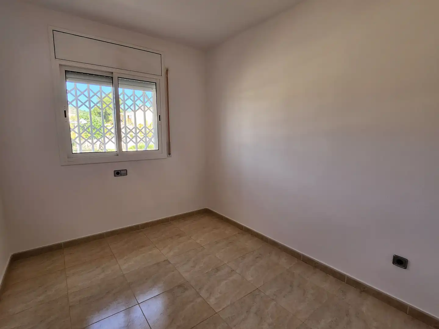 Habitación de Casa adosada en venta en Roda de Berà con Aire acondicionado, Calefacción y Terraza