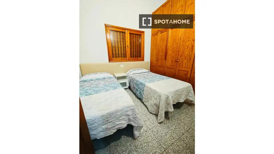 Dormitori de Apartament per a compartir en San Bartolomé de Tirajana amb Aire condicionat, Terrassa i Moblat