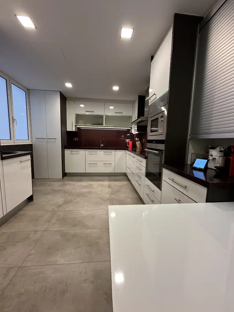 Cuina de Pis de lloguer en Barcelona amb Aire condicionat, Calefacció i Parquet