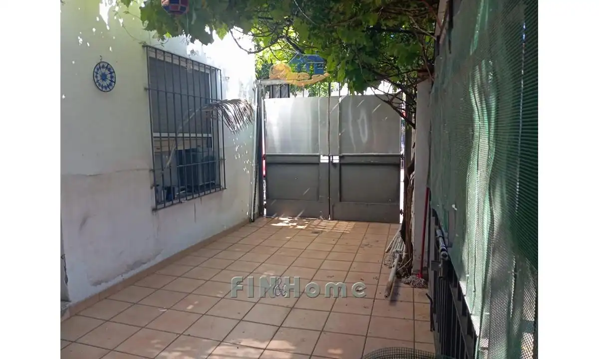 Außenansicht von Garage zur Miete in Sevilla