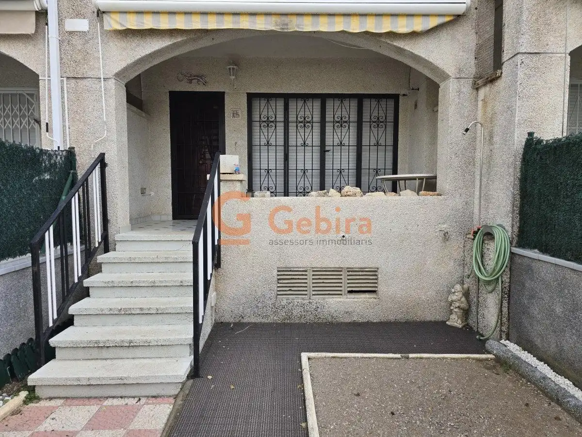 Vista exterior de Casa adosada en venda en Cunit amb Jardí privat i Terrassa