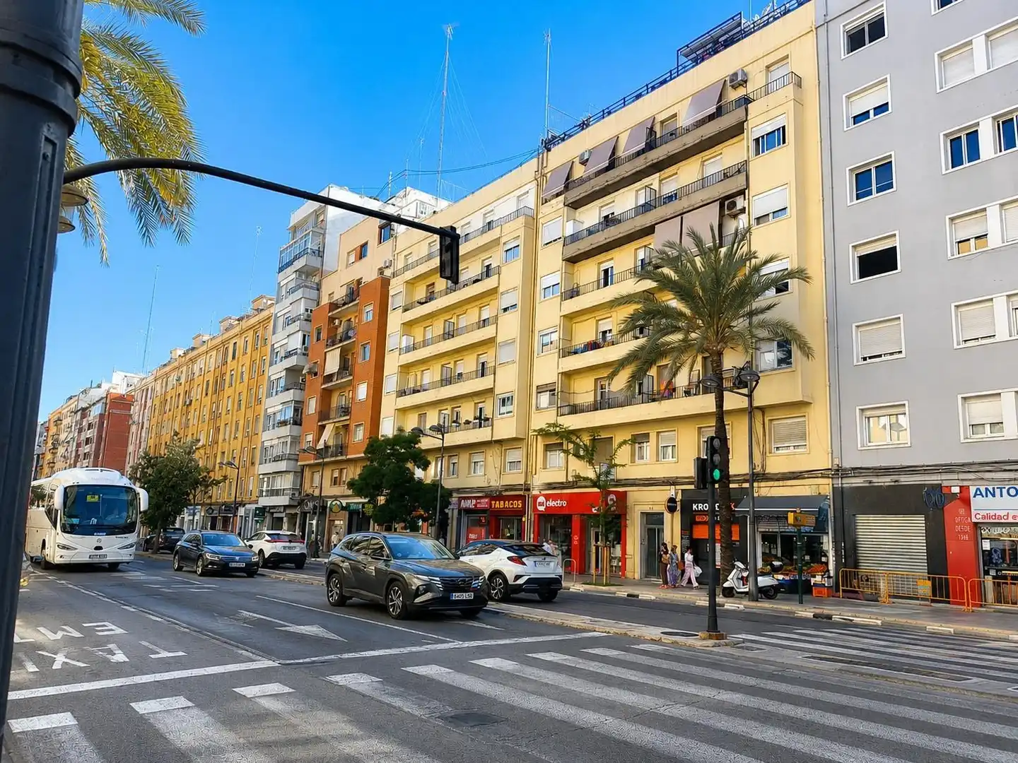 Vista exterior de Pis en venda en Valencia amb Balcó
