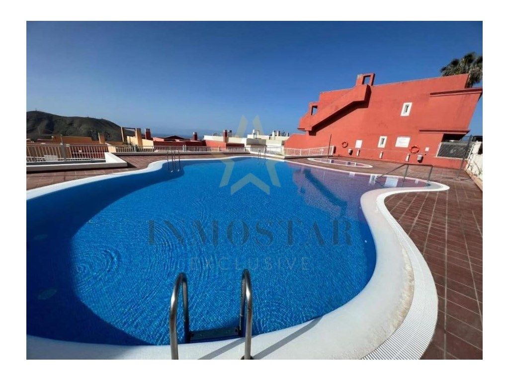 Swimming pool of Flat to rent in Arona