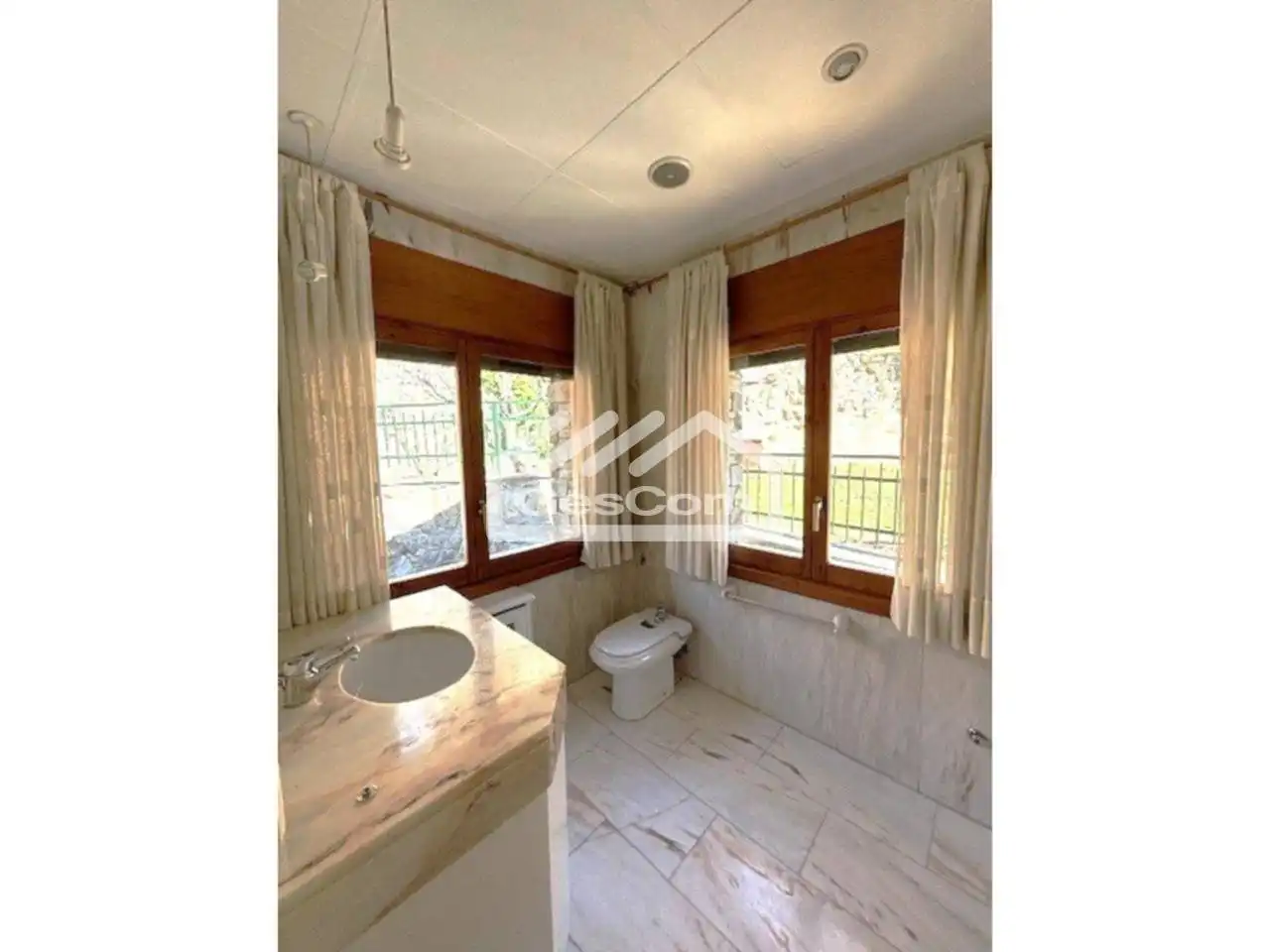 Baño de Casa adosada en venta en Escaldes – Engordany con Calefacción y Jardín privado