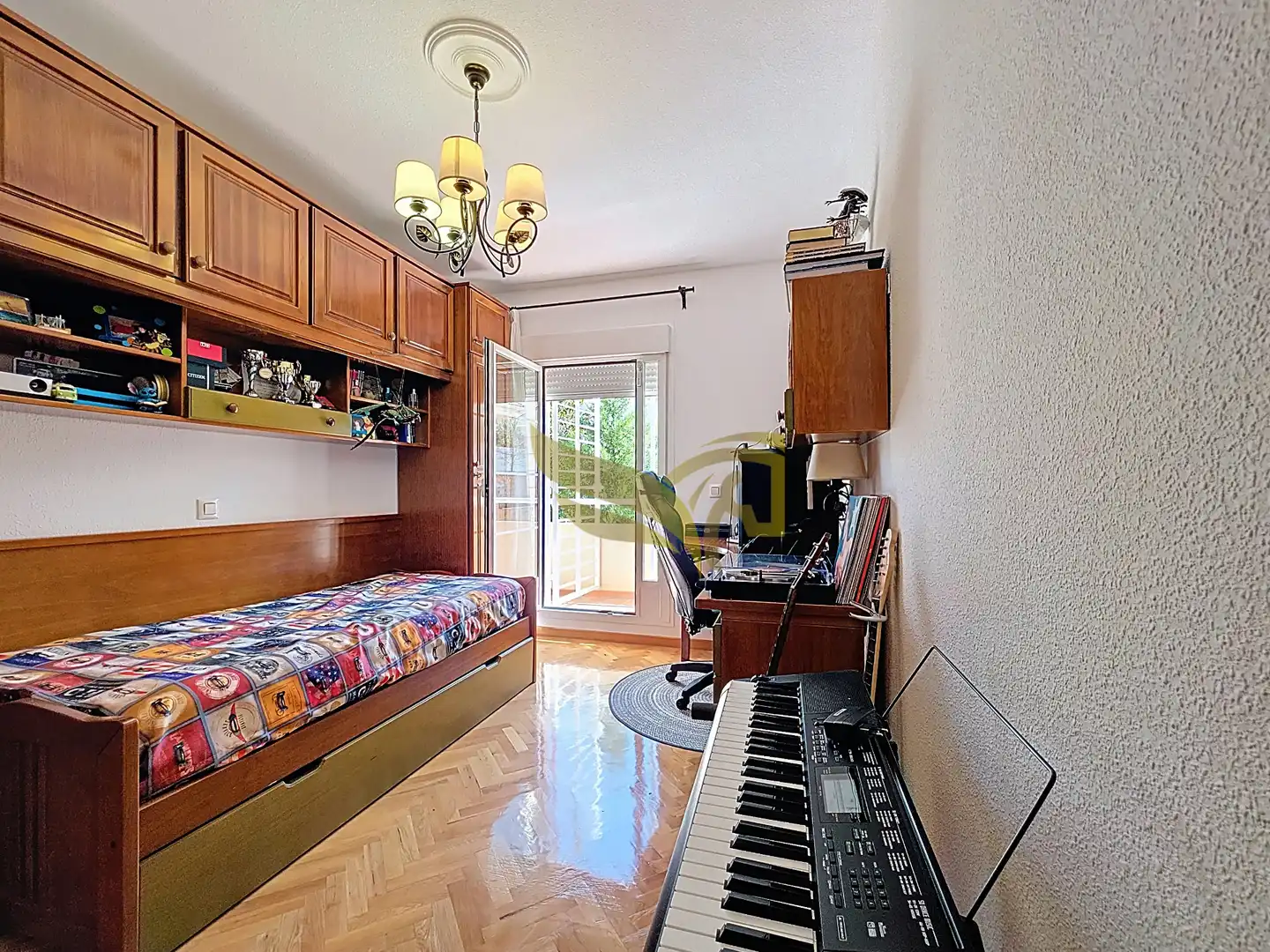 Habitación de Casa adosada en venta en Aranjuez con Aire acondicionado, Calefacción y Jardín privado
