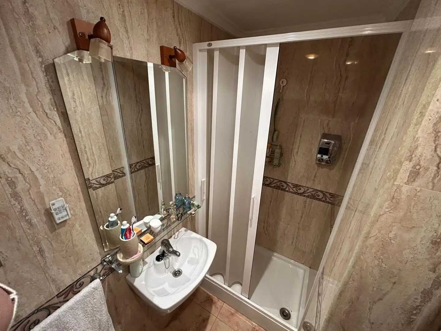 Bathroom of Flat for sale in Crevillent  with Air Conditioner, Furnished and Balcony
