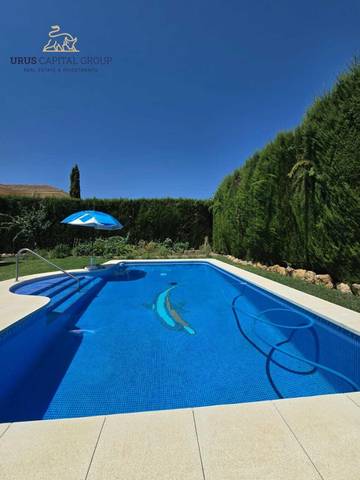 Casa-chalet en Venta en  Maestra Dońa Remedios Alba Rangel en Encinarejo de Córdoba