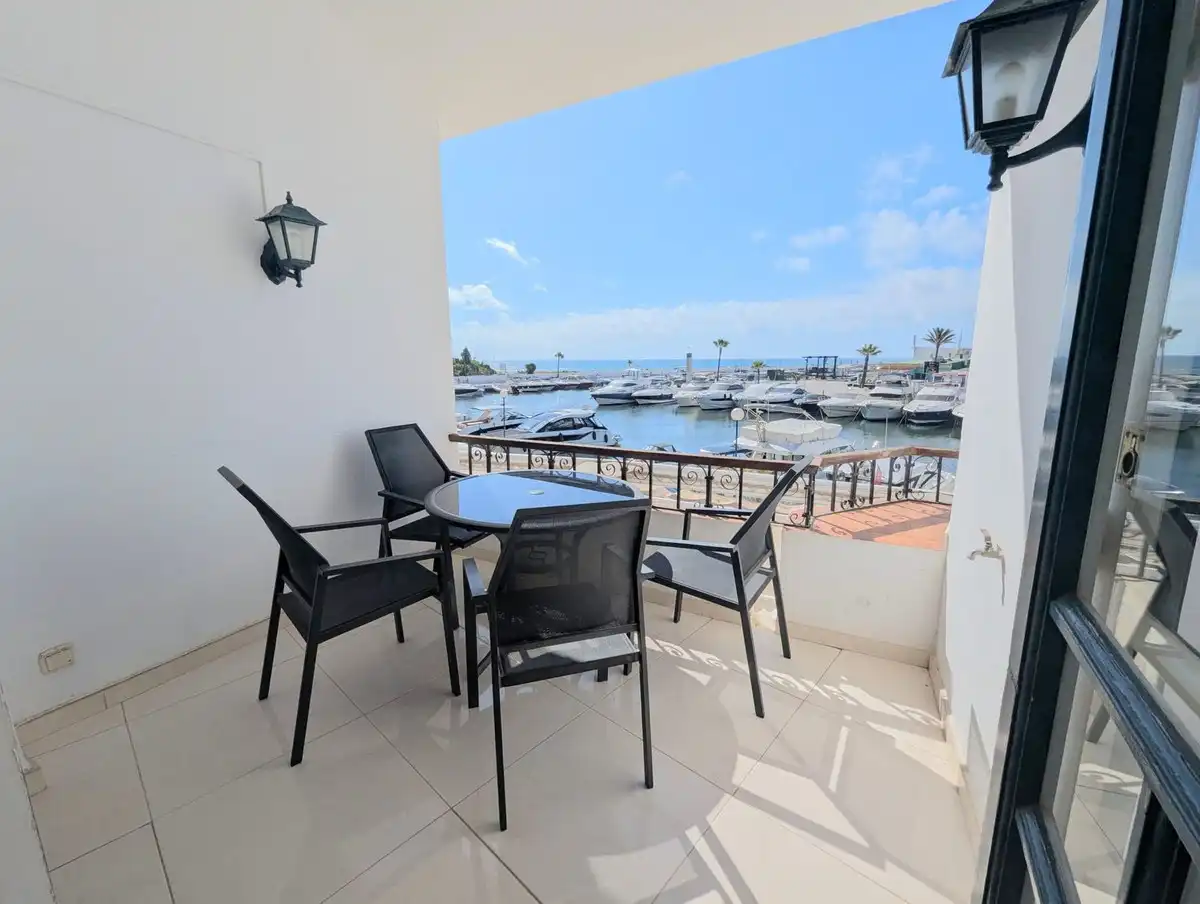 Terraza de Ático en venta en Marbella con Aire acondicionado, Amueblado y Piscina comunitaria