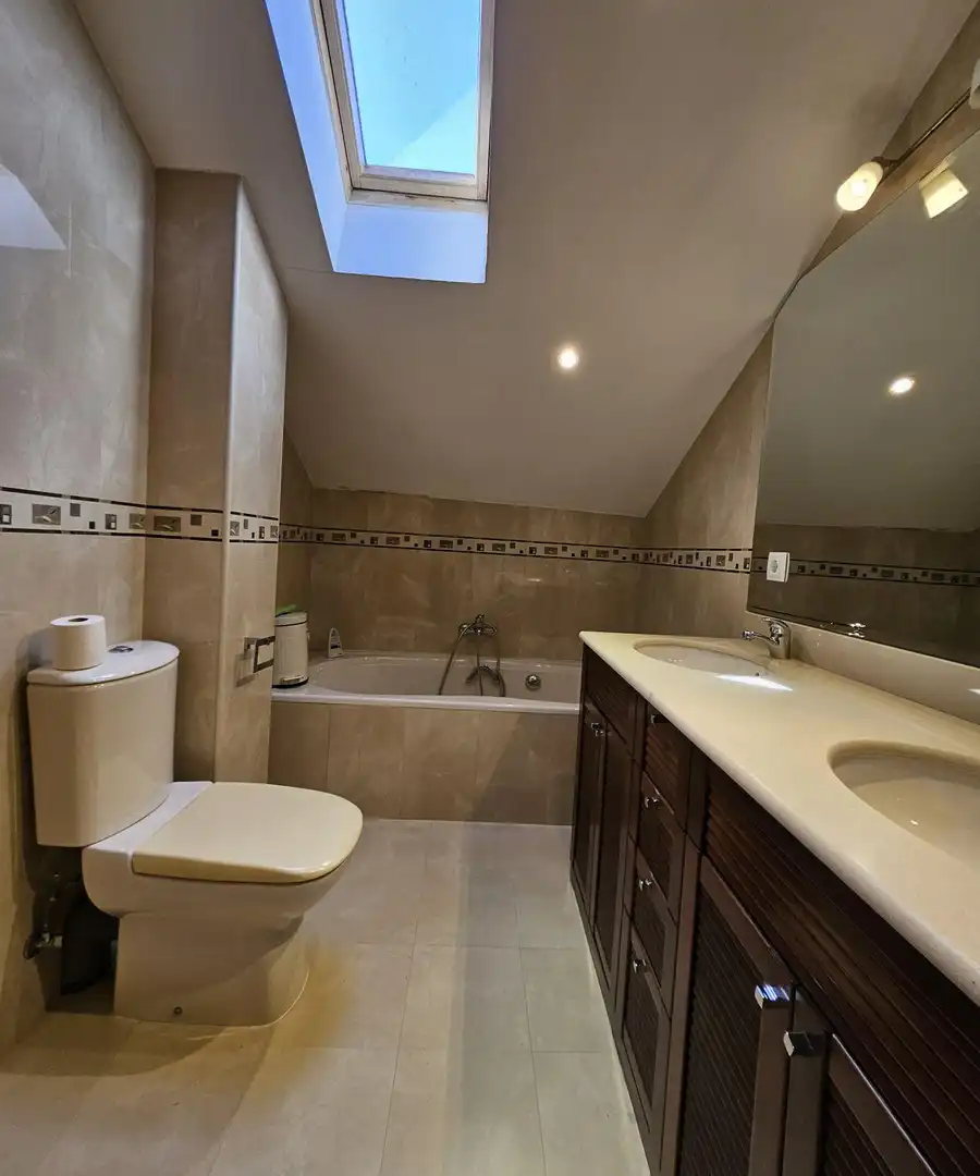 Badezimmer von Maisonette zum Verkauf in Brunete mit Klimaanlage, Heizung und Terrasse