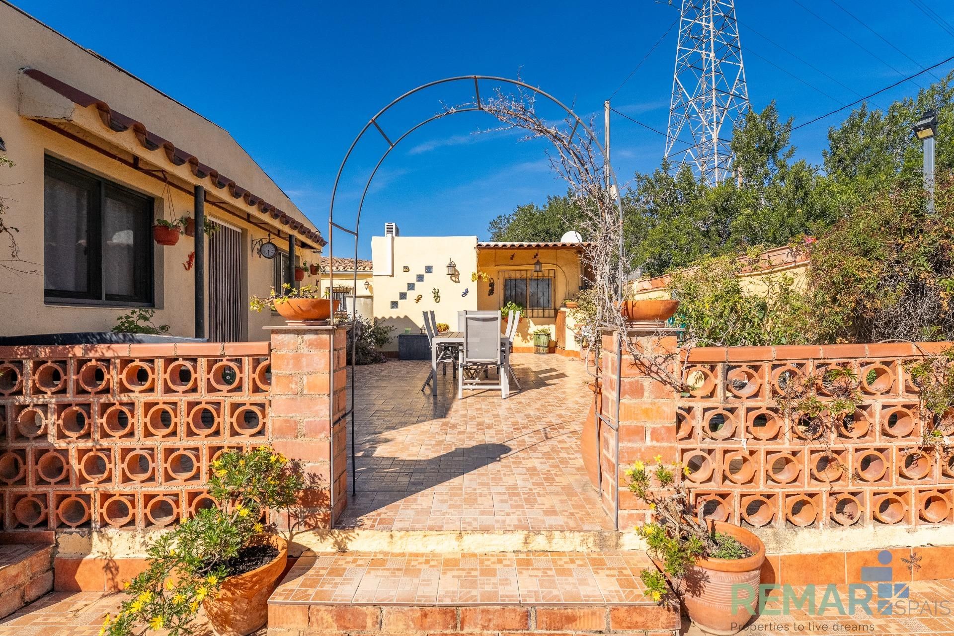 Terrace of House or chalet for sale in Montbrió del Camp  with Air Conditioner, Heating and Private garden