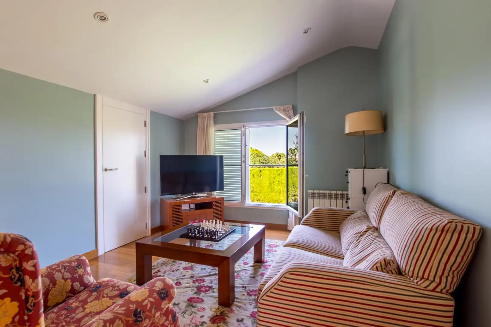 Sala d'estar de Casa o xalet en venda en Murcia amb Aire condicionat, Calefacció i Jardí privat