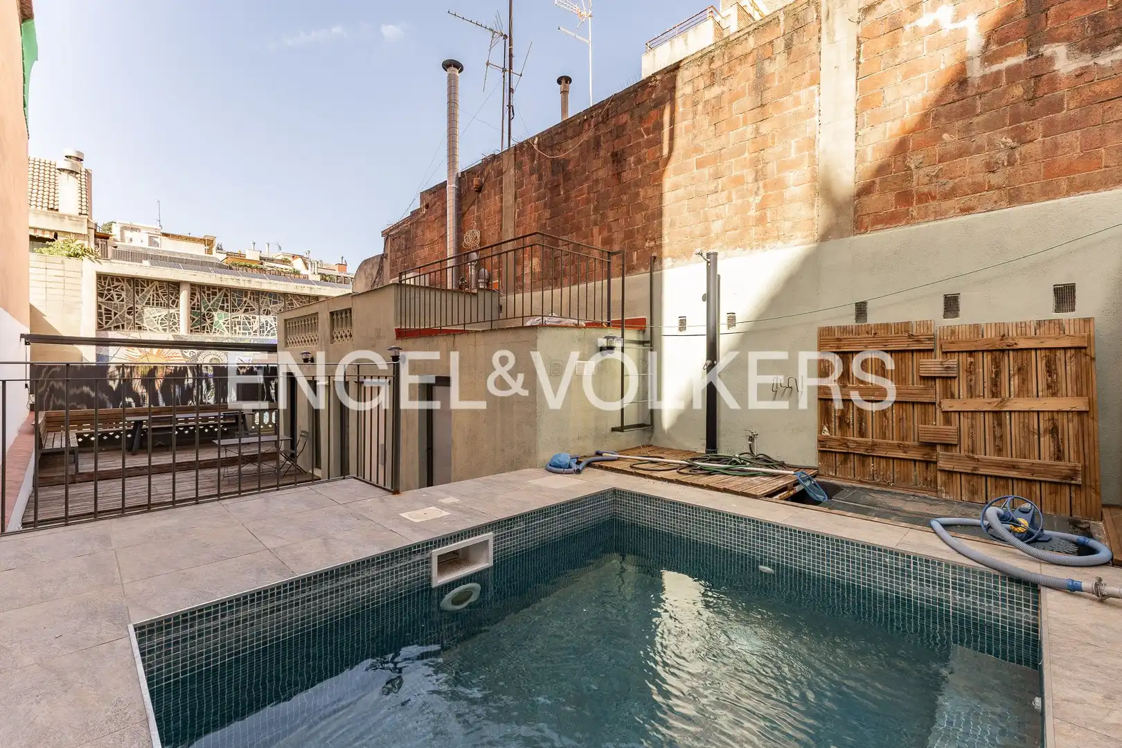 Piscina de Casa o chalet en venta en Barcelona con Aire acondicionado, Calefacción y Jardín privado