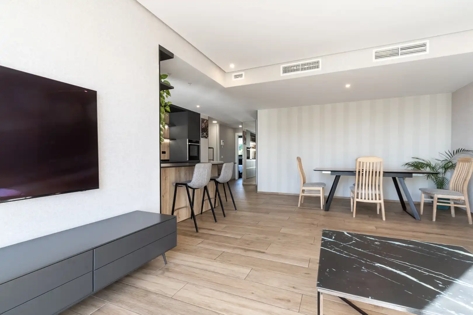 Living room of Attic for rent in Marbella  with Air Conditioner, Heating and Terrace