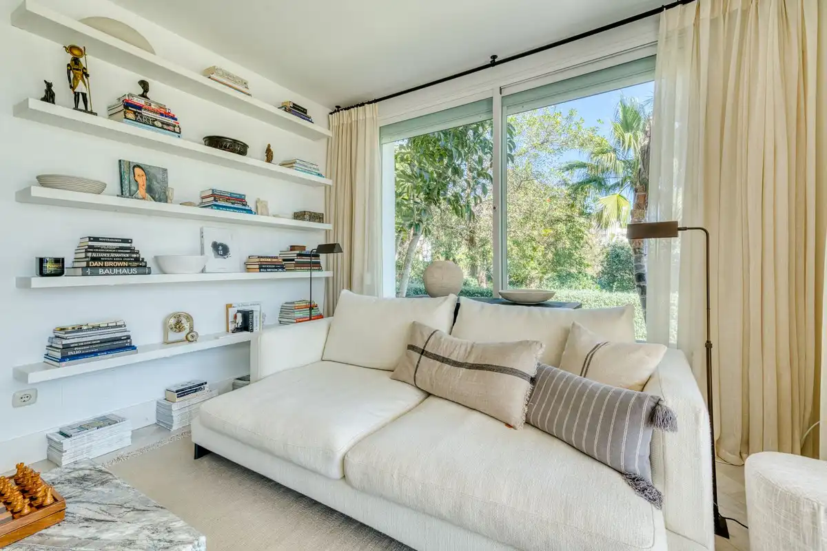 Sala de estar de Planta baja en venta en Casares con Aire acondicionado, Jardín privado y Terraza