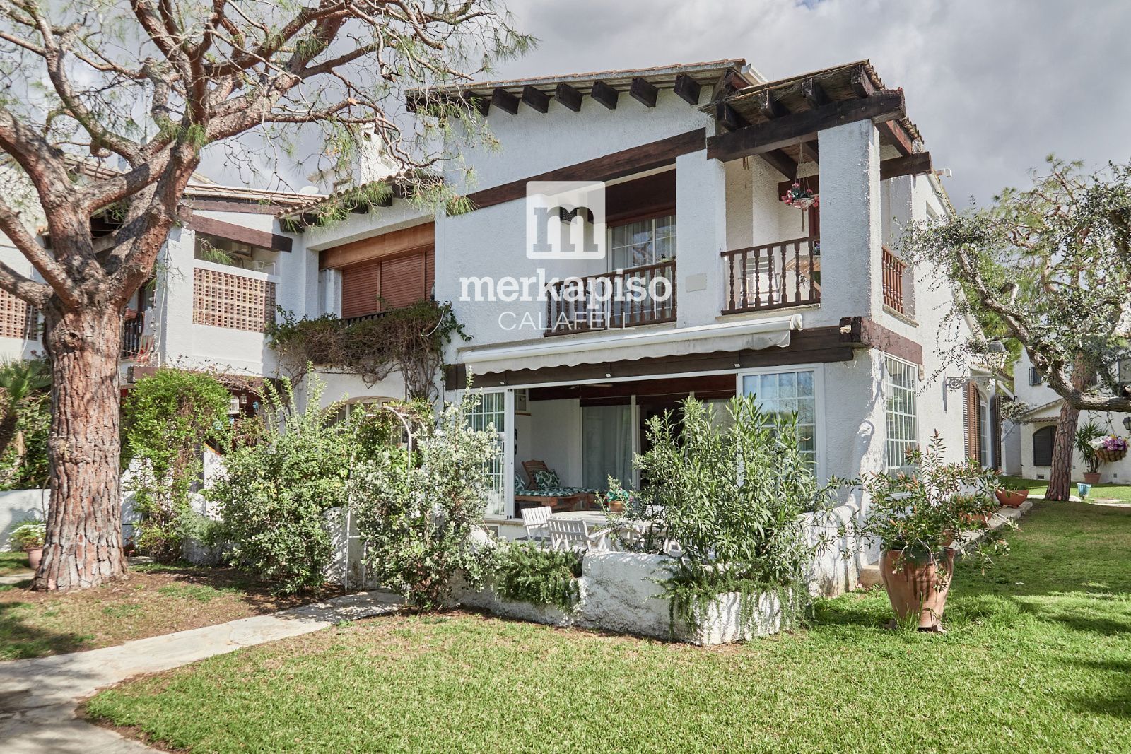 Außenansicht von Einfamilien-Reihenhaus zum Verkauf in Calafell mit Klimaanlage, Heizung und Terrasse