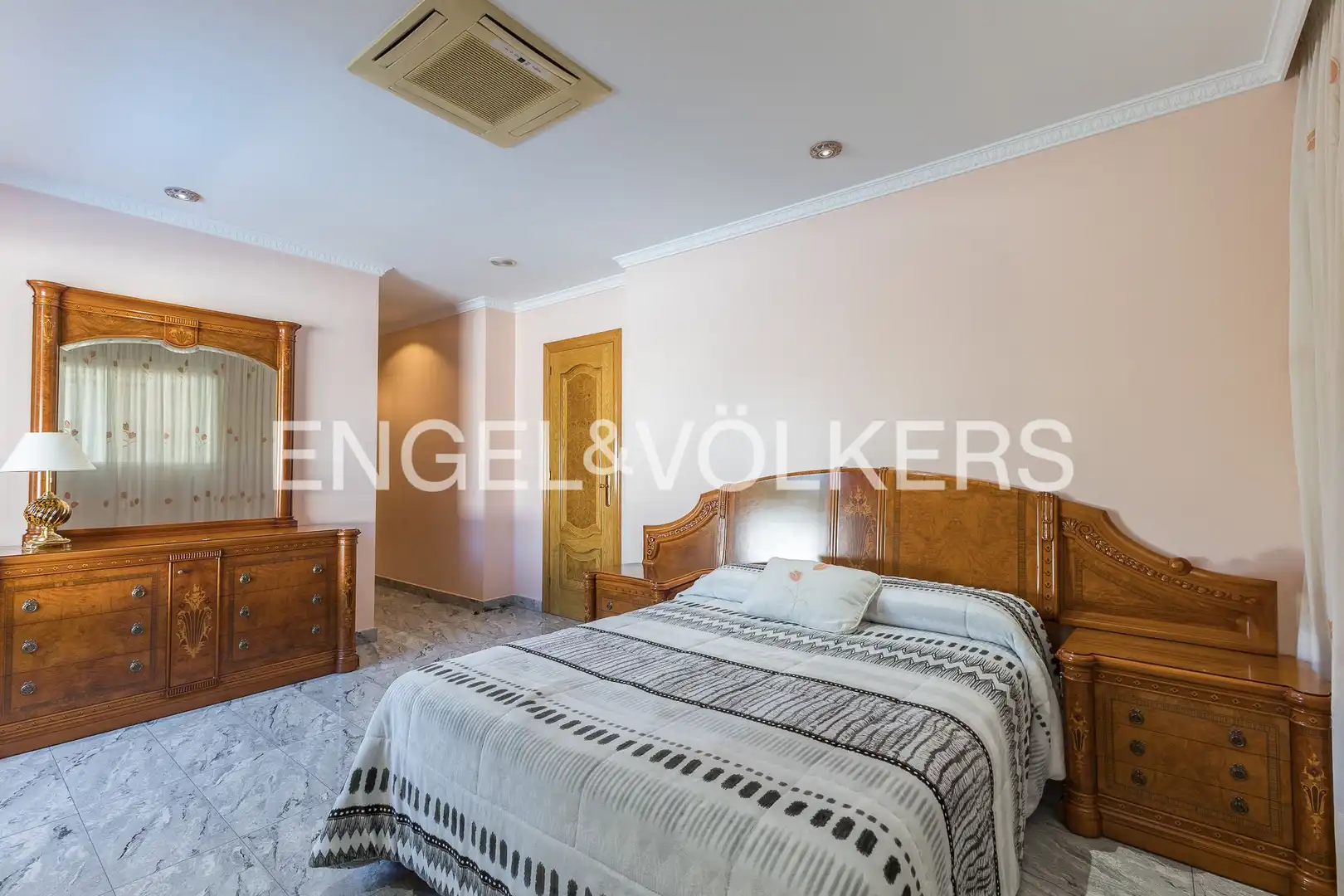 Habitación de Casa o chalet en venta en Molins de Rei con Aire acondicionado, Calefacción y Jardín privado