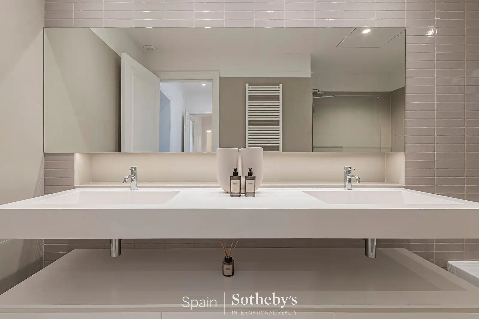 Badezimmer von Wohnungen zum Verkauf in Barcelona mit Klimaanlage, Heizung und Abstellraum