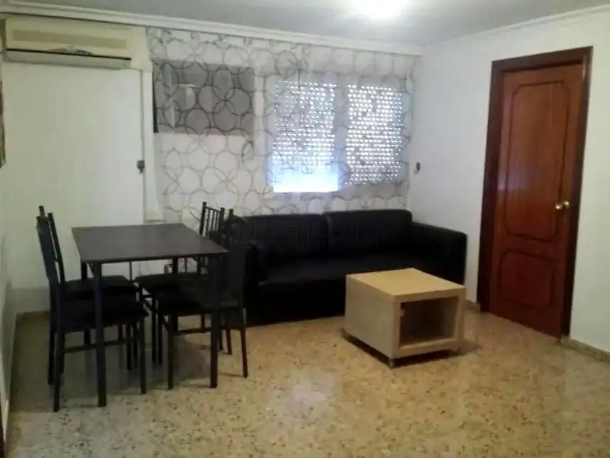 Sala d'estar de Pis de lloguer en Sevilla amb Aire condicionat