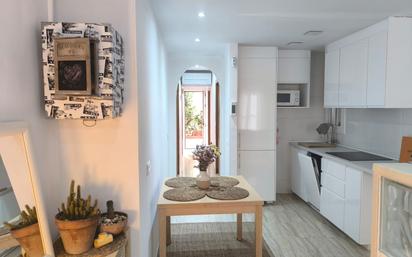 Cuina de Apartament en venda en L'Hospitalet de Llobregat amb Terrassa, Moblat i Alarma