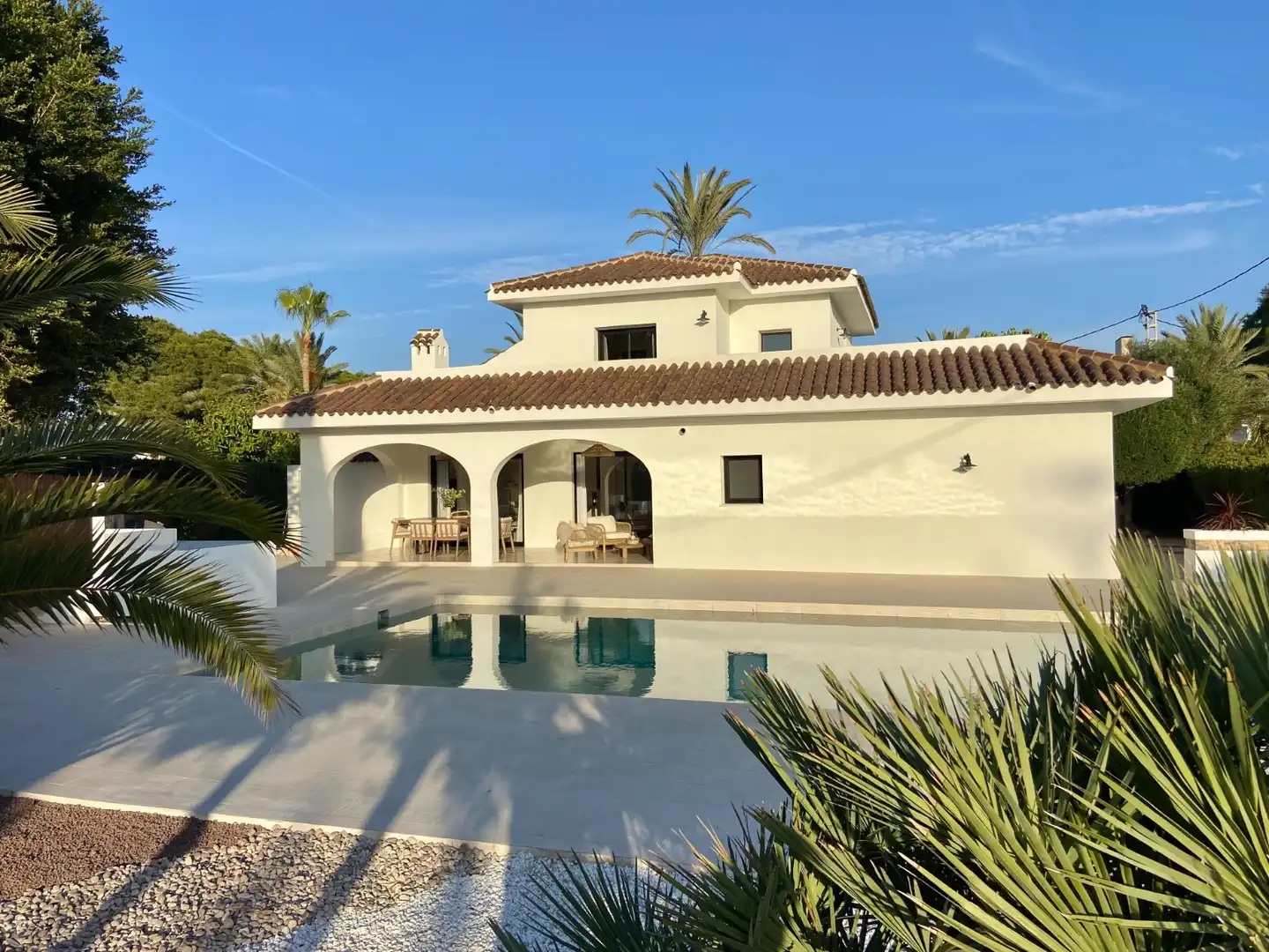 Vista exterior de Casa o xalet en venda en Orihuela amb Aire condicionat, Jardí privat i Terrassa