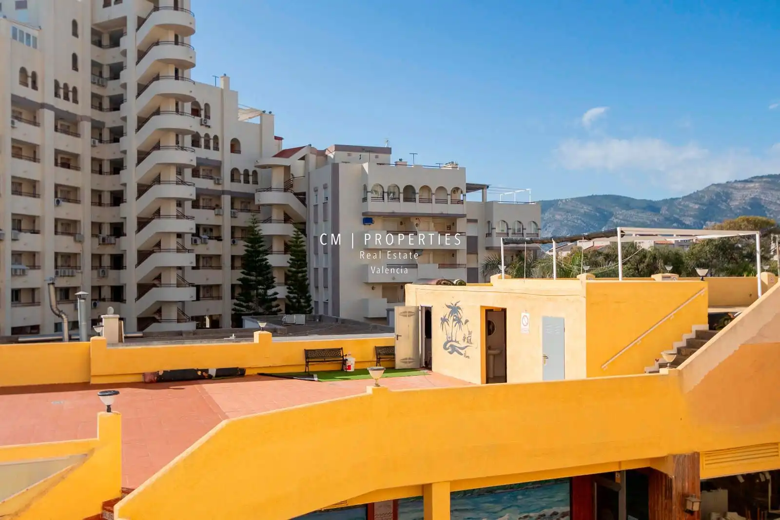 Vista exterior de Pis en venda en Oropesa del Mar / Orpesa amb Aire condicionat, Piscina i Moblat