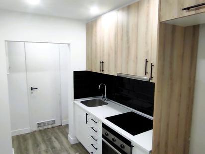 Kitchen of Flat for sale in Santa Coloma de Gramenet  with Air Conditioner, Heating and Oven