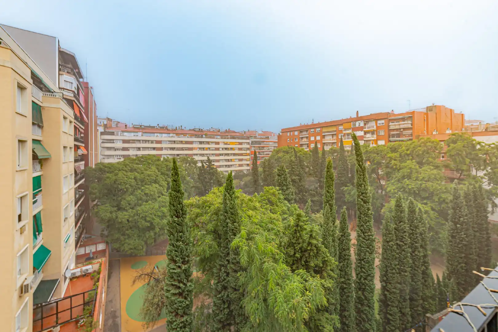 Vista exterior de Piso en venta en Les Corts