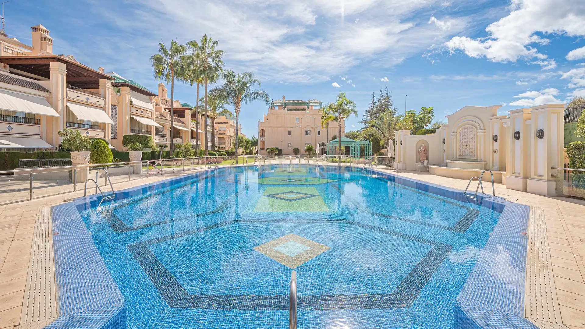 Swimming pool of Apartments for rent in Marbella  with Air Conditioner, Private garden and Furnished