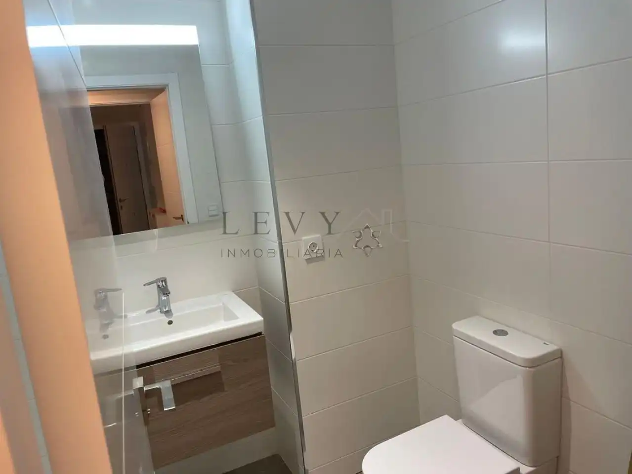 Baño de Piso en venta en Málaga con Calefacción, Trastero y Piscina