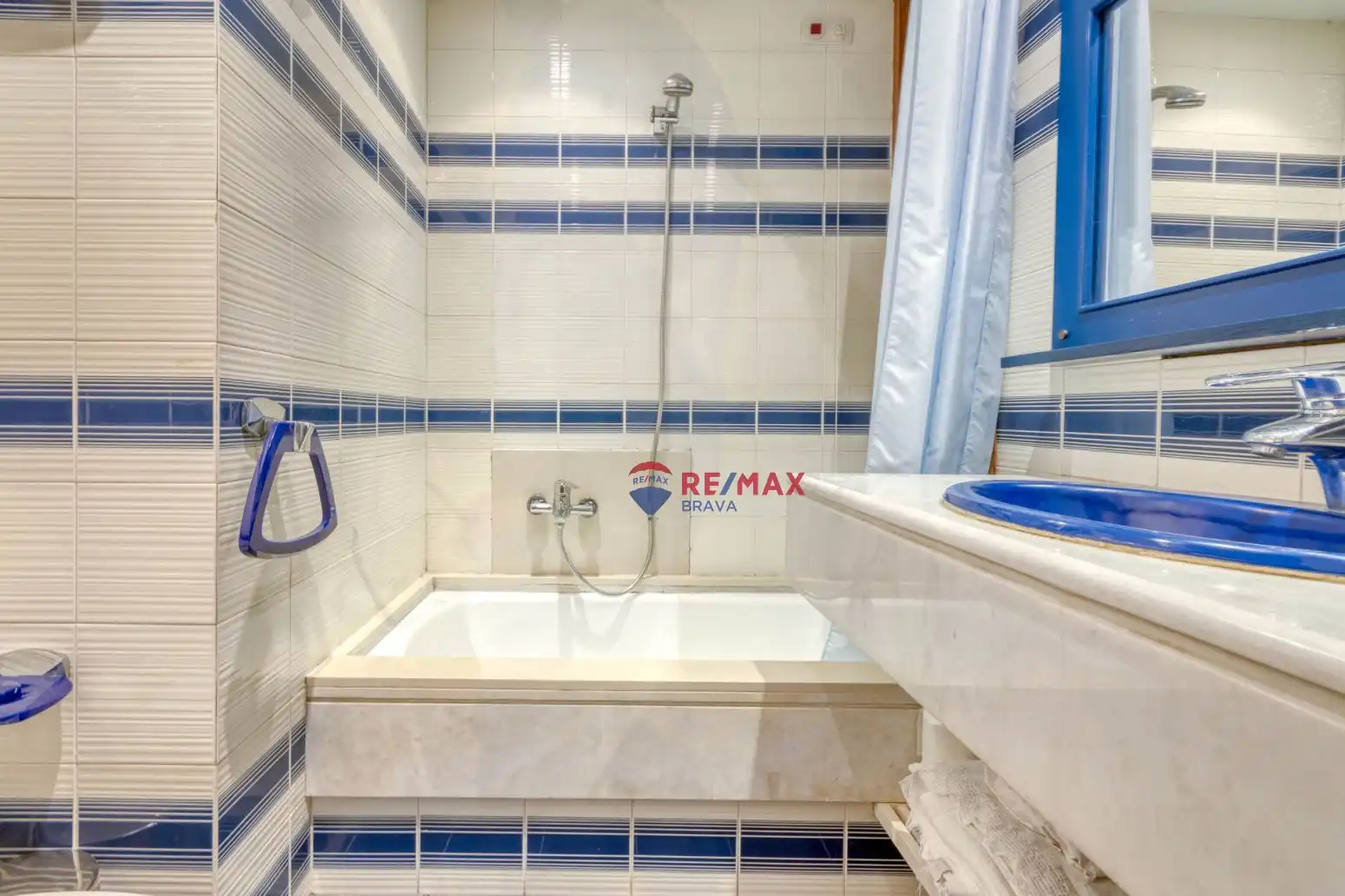 Bany de Casa o xalet en venda en Roses amb Aire condicionat, Jardí privat i Terrassa