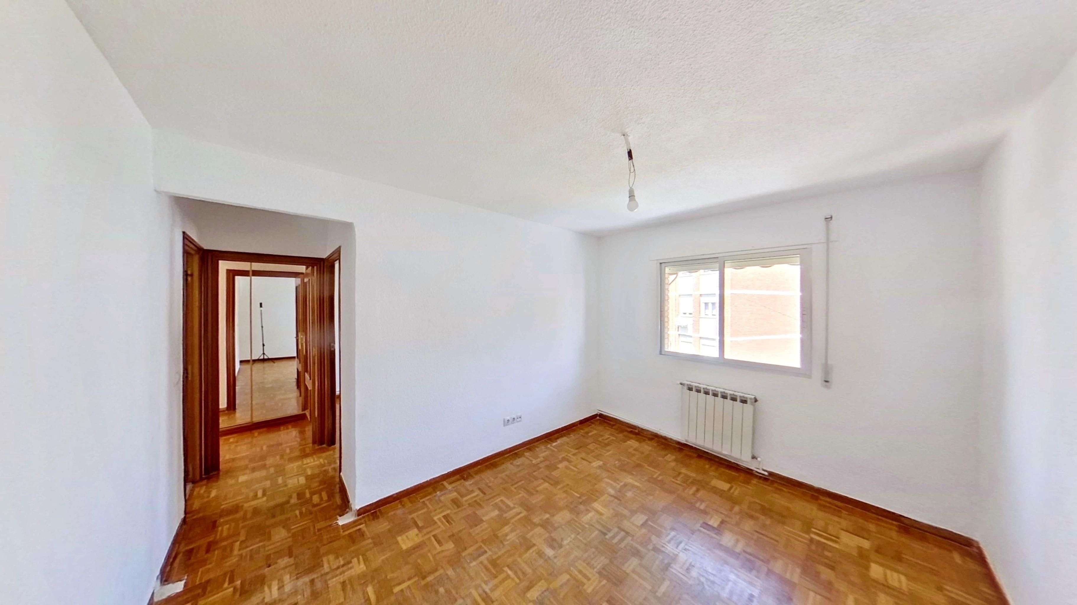 Bedroom of Flat to rent in  Madrid Capital  with Oven and Pets allowed