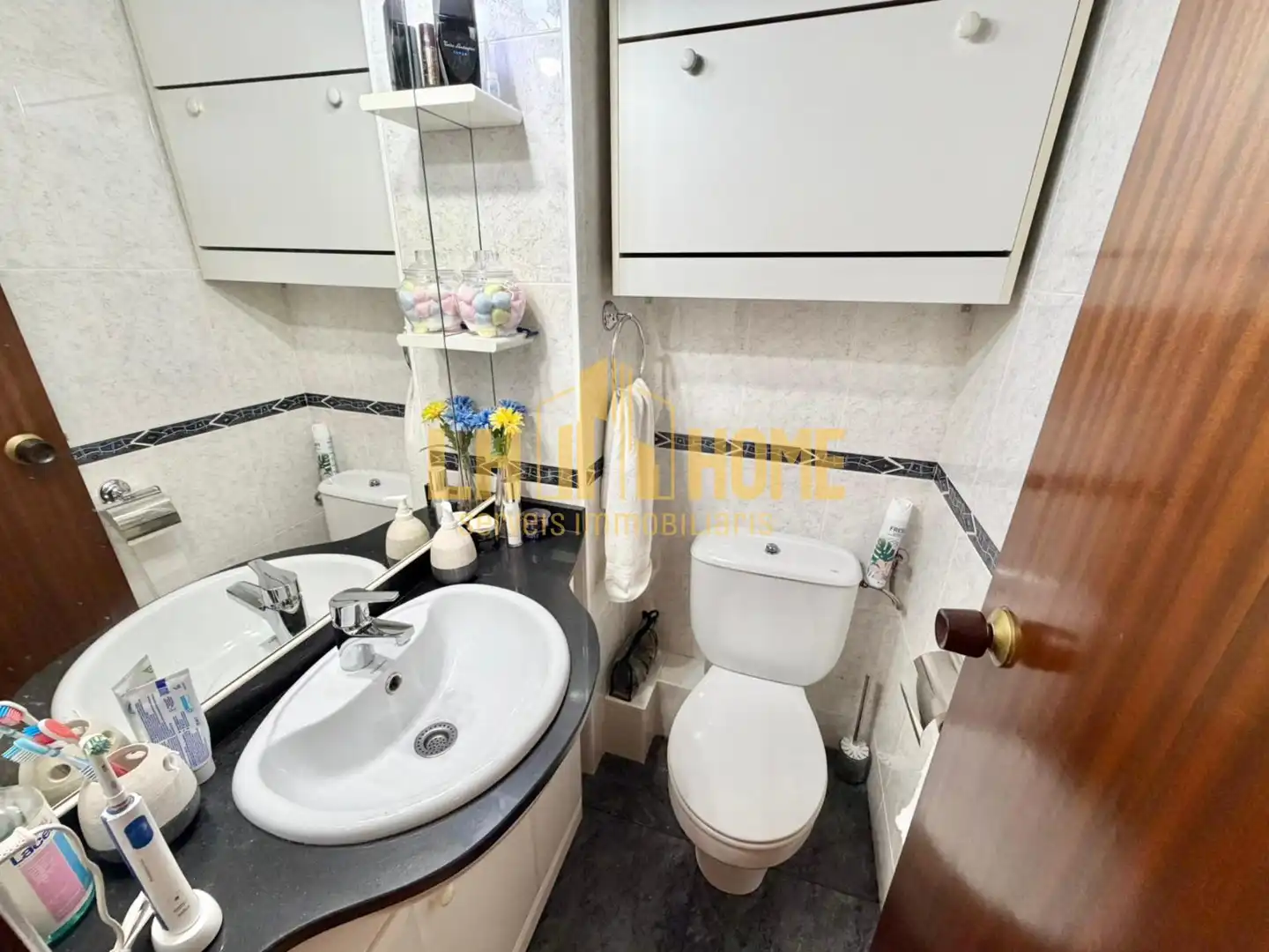 Badezimmer von Dachboden zum Verkauf in L'Hospitalet de Llobregat mit Klimaanlage, Heizung und Parkett