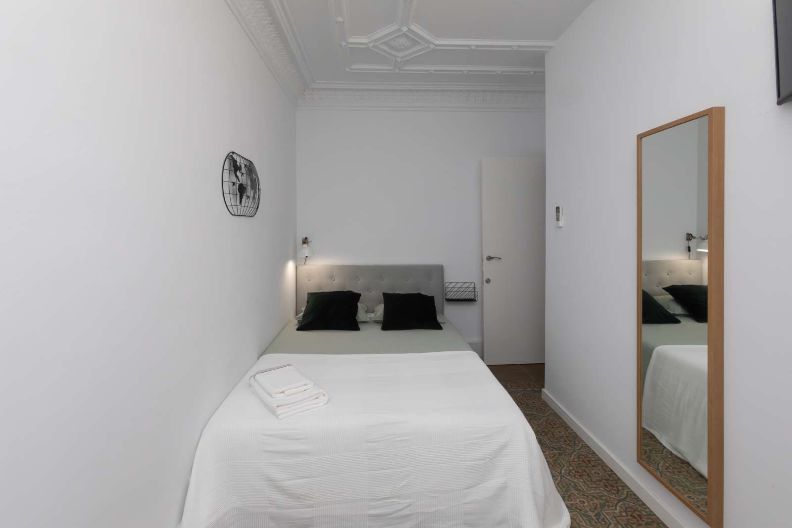 Bedroom of Flat to share in L'Hospitalet de Llobregat  with Air Conditioner and Terrace