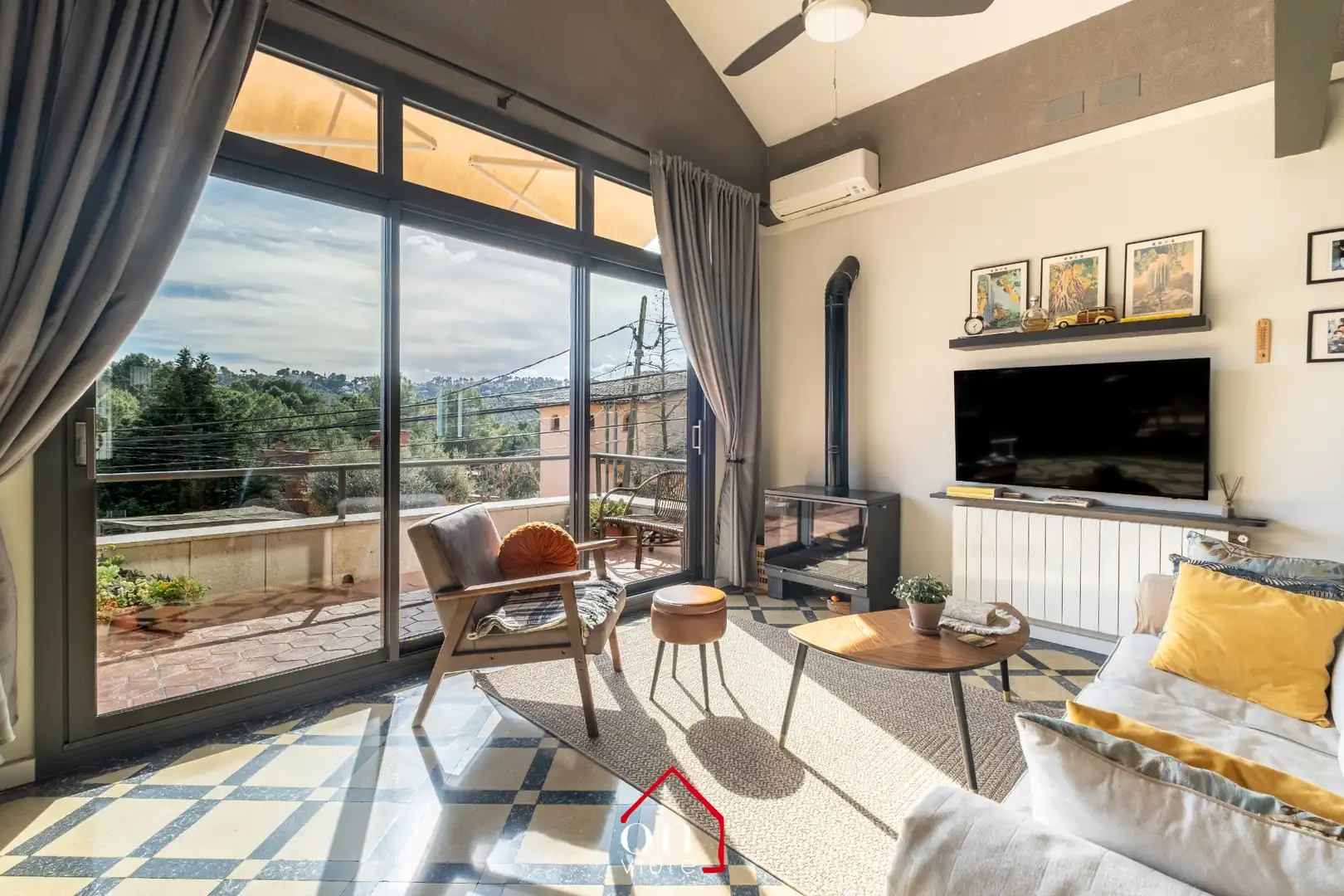 Living room of Houses for sale in Sant Cugat del Vallès  with Air Conditioner, Heating and Private garden