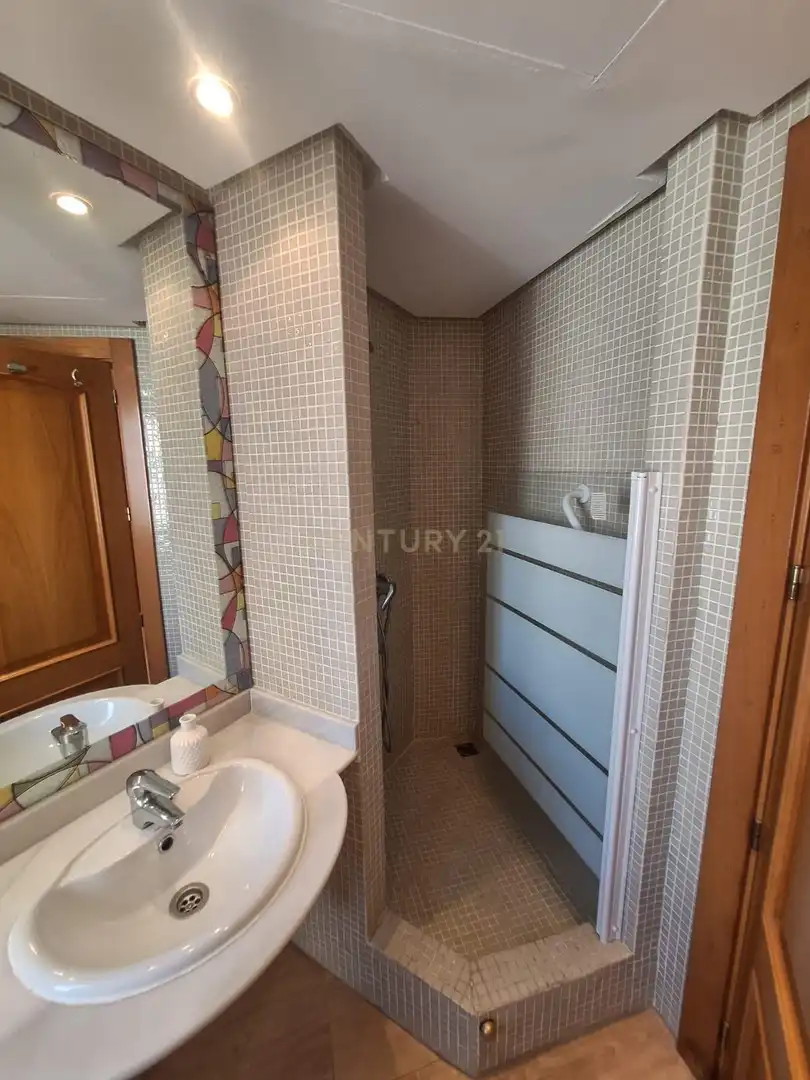 Baño de Casa adosada de alquiler en Marbella con Aire acondicionado, Trastero y Piscina