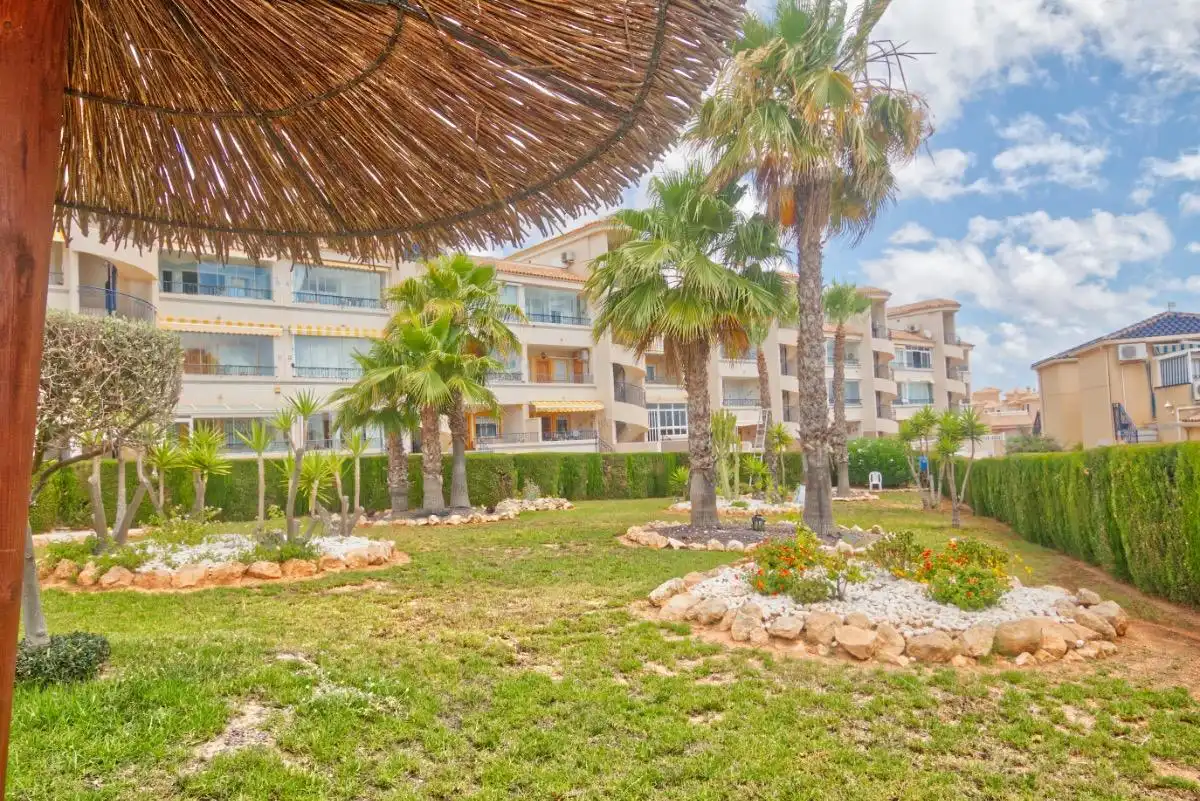 Vista exterior de Apartamento en venta en Orihuela con Aire acondicionado, Terraza y Amueblado