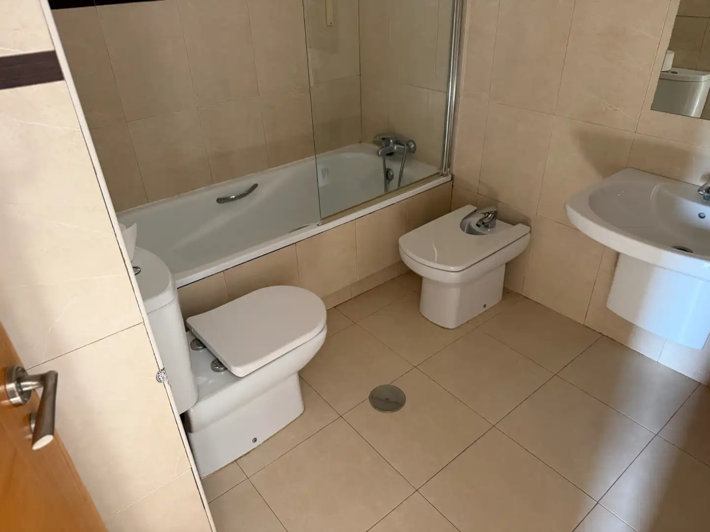 Baño de Casa adosada en venta en Murcia con Aire acondicionado, Calefacción y Jardín privado