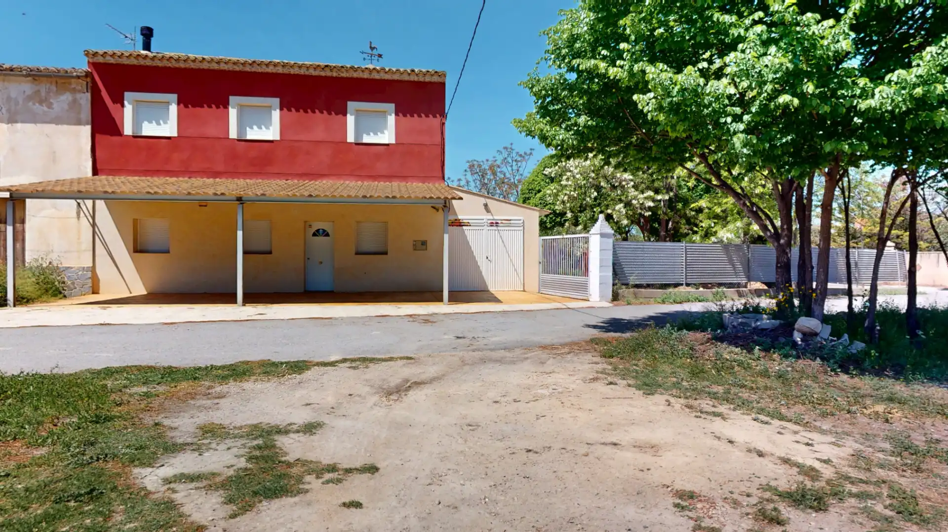Vista exterior de Casa o xalet en venda en Villena amb Jardí privat, Terrassa i Traster