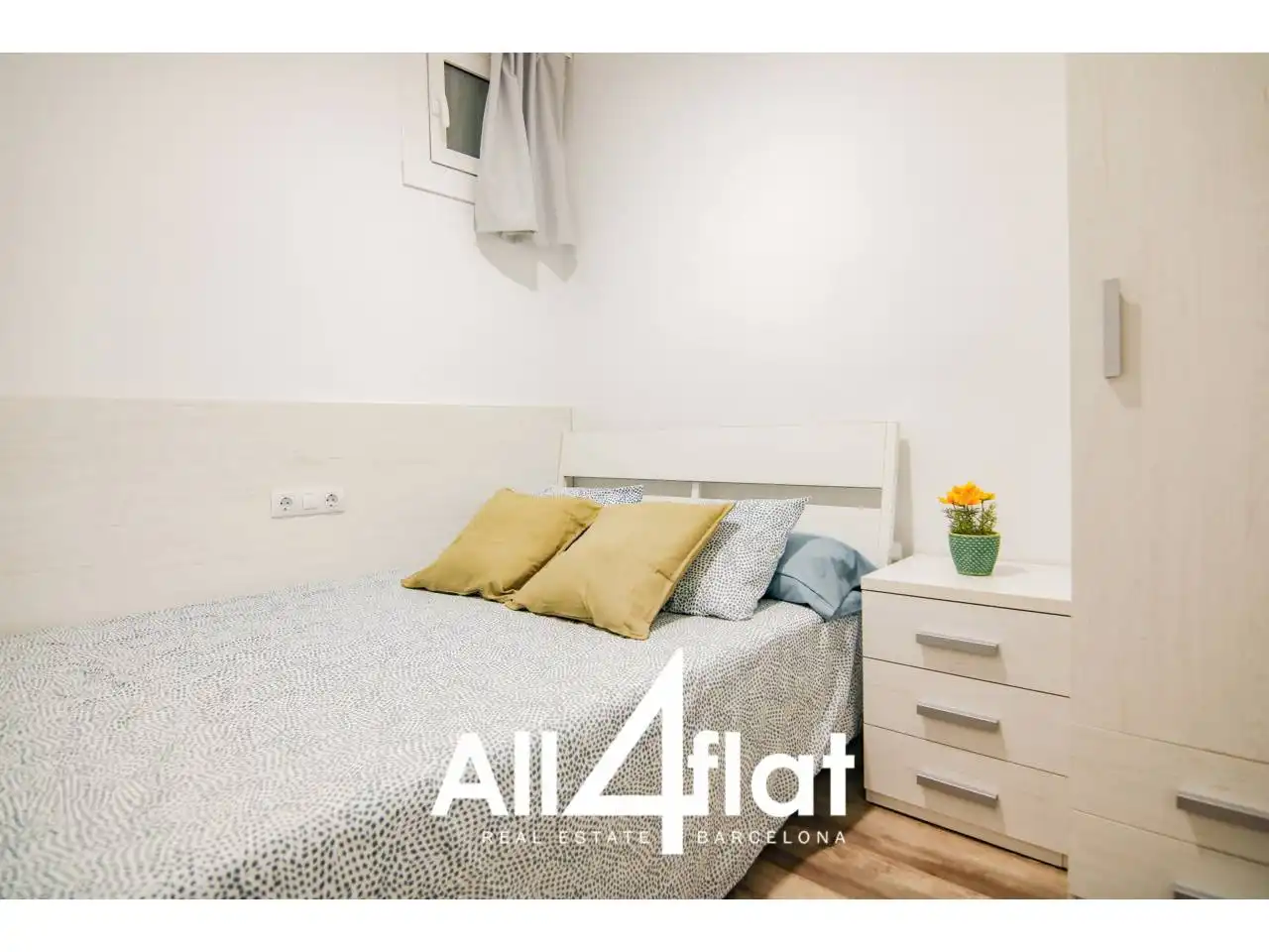 Bedroom of Flat for rent in Barcelona  with Air Conditioner, Parquet flooring and Terrace