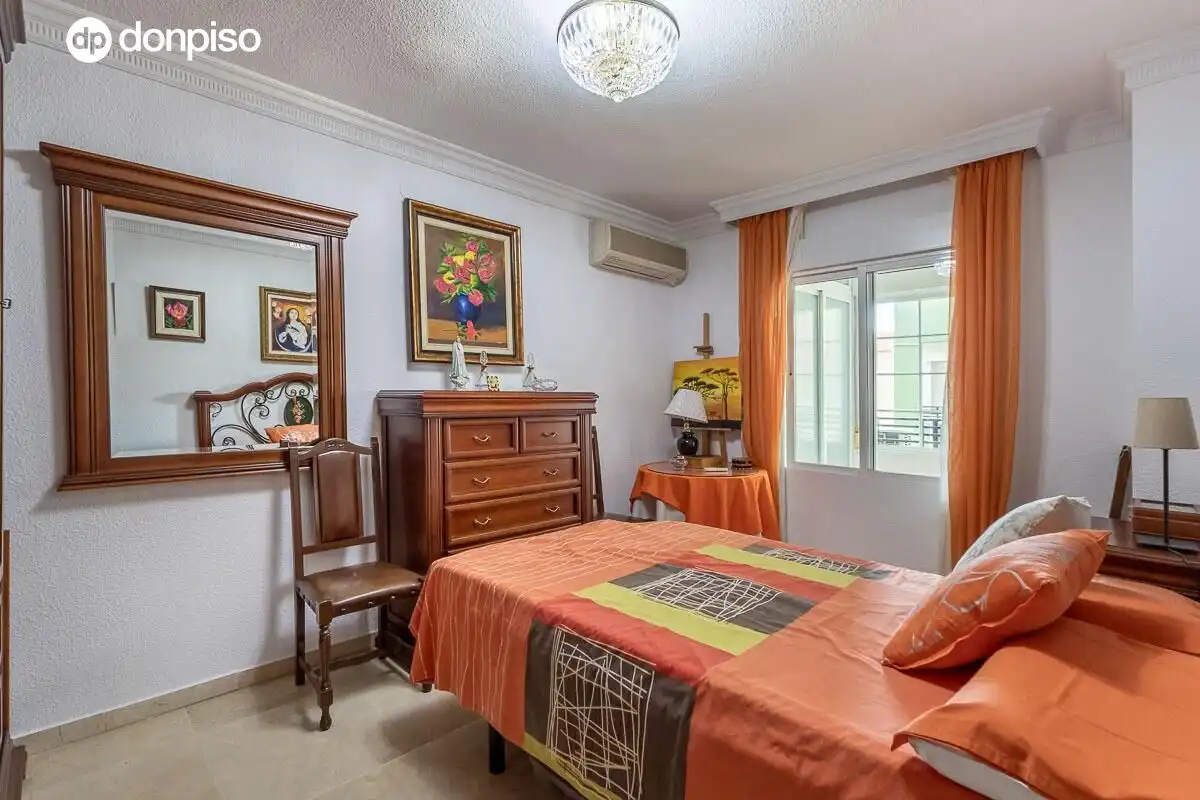 Bedroom of Flat for sale in Granada
