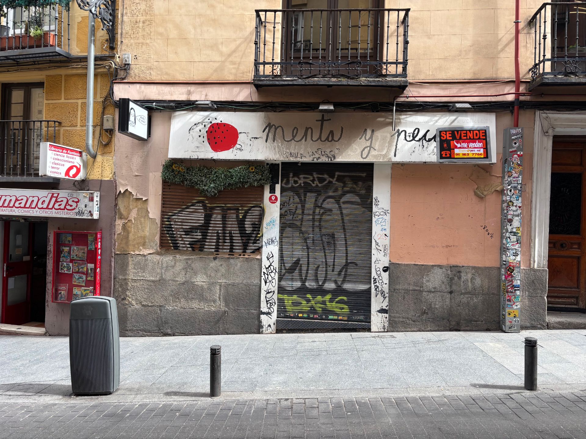 Vista exterior de Local en venda en  Madrid Capital amb Calefacció