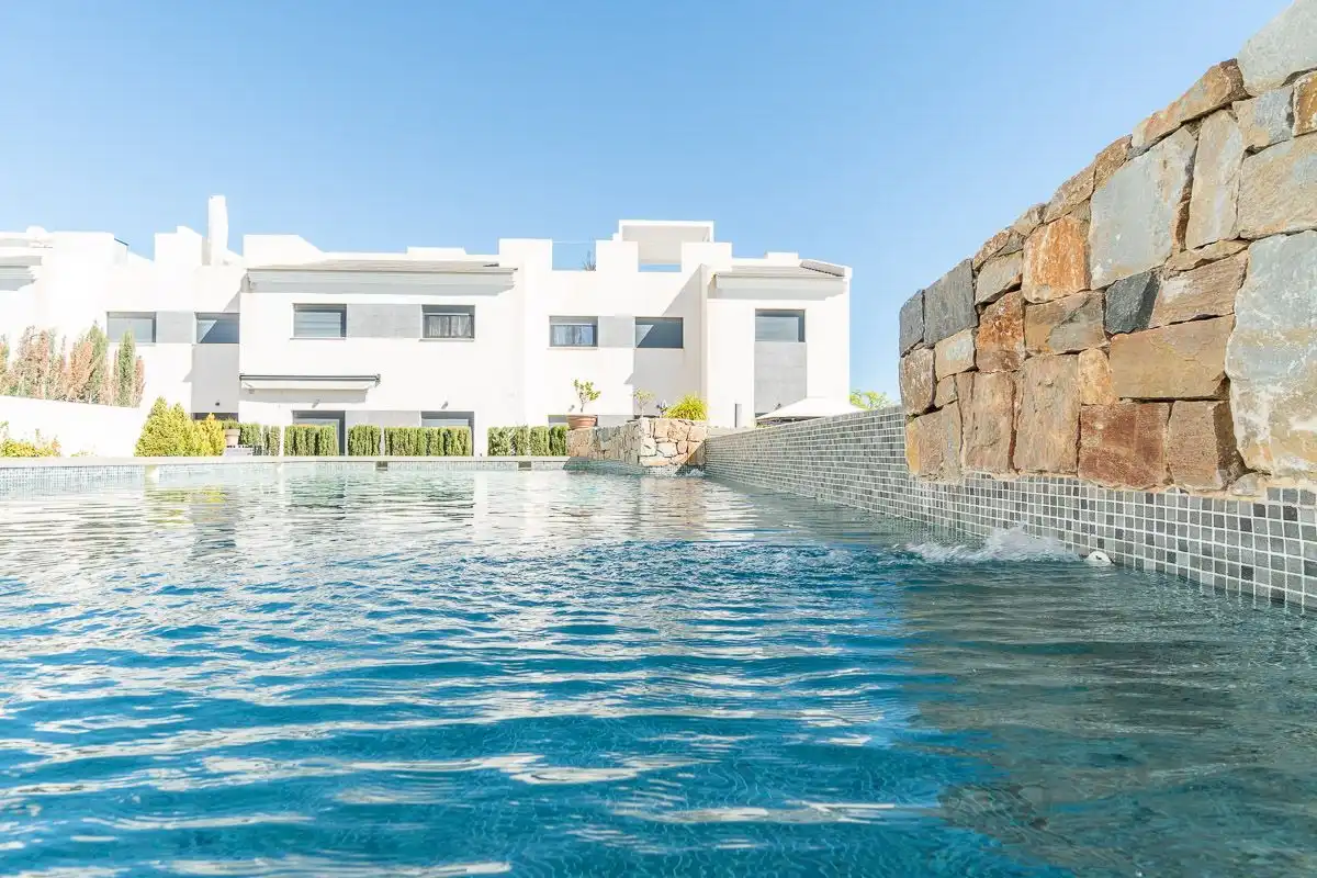 Piscina de Apartamento en venta en Torrevieja con Aire acondicionado, Amueblado y Piscina comunitaria