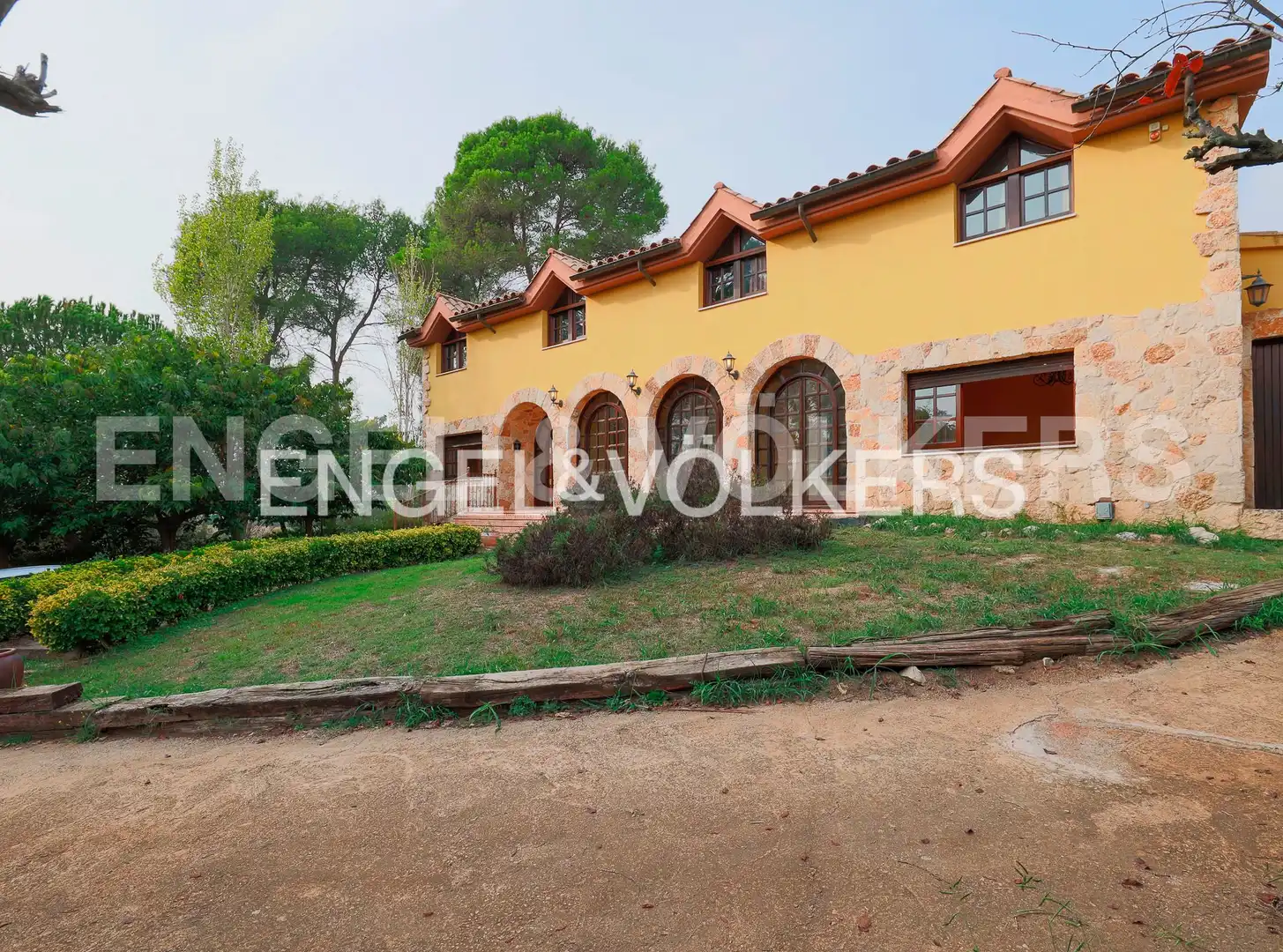 Vista exterior de Casa o chalet en venta en Montcada i Reixac con Calefacción, Jardín privado y Terraza