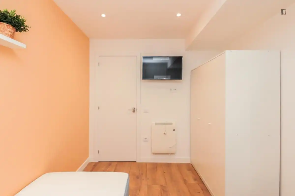 Room in Centre