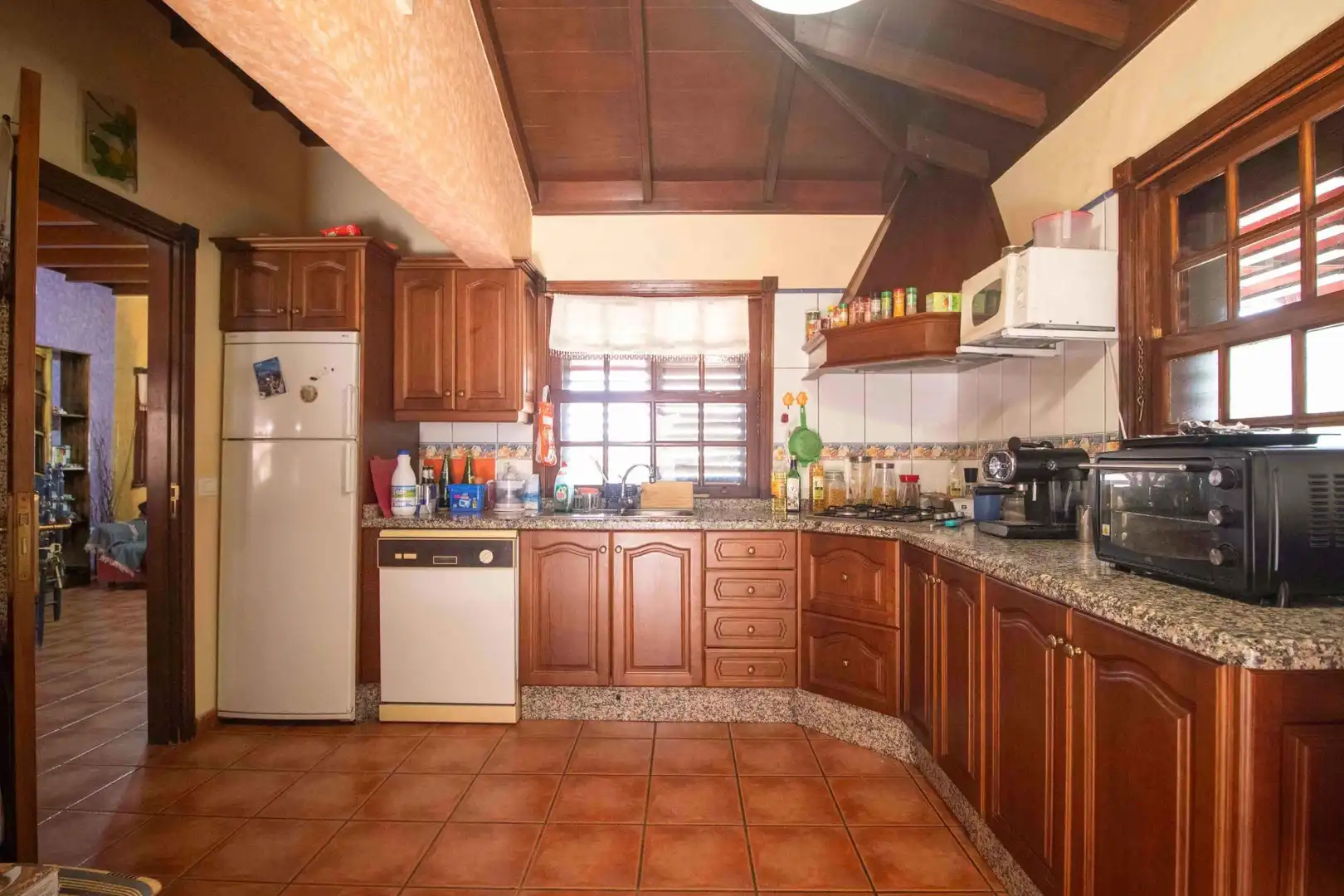 Cuina de Casa o xalet en venda en Icod de los Vinos amb Jardí privat, Terrassa i Traster
